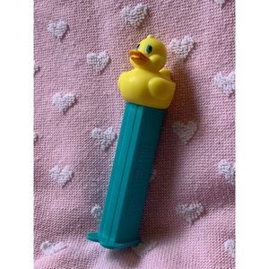 4.5” Easter Yellow Duck Pez Candy Dispenser Card Rubber Ducky Used no Candy 🍬